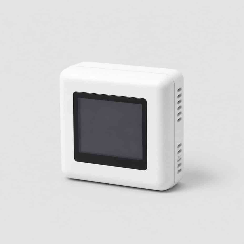 Lecteur de glycémie compact avec écran numérique sur fond neutre